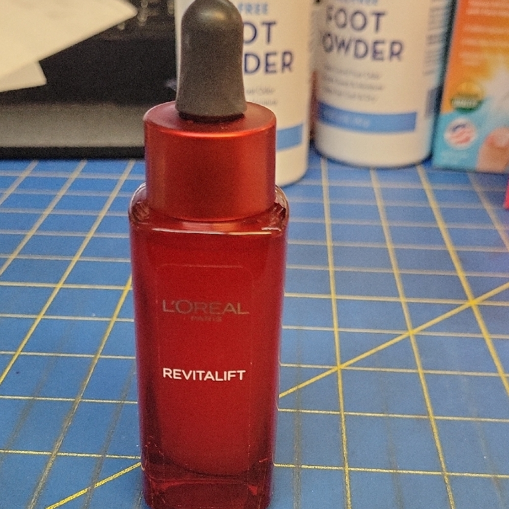 L'Oreal Revitalift Hydrating Smoothing Serum 30ml  New Dropper Bottle